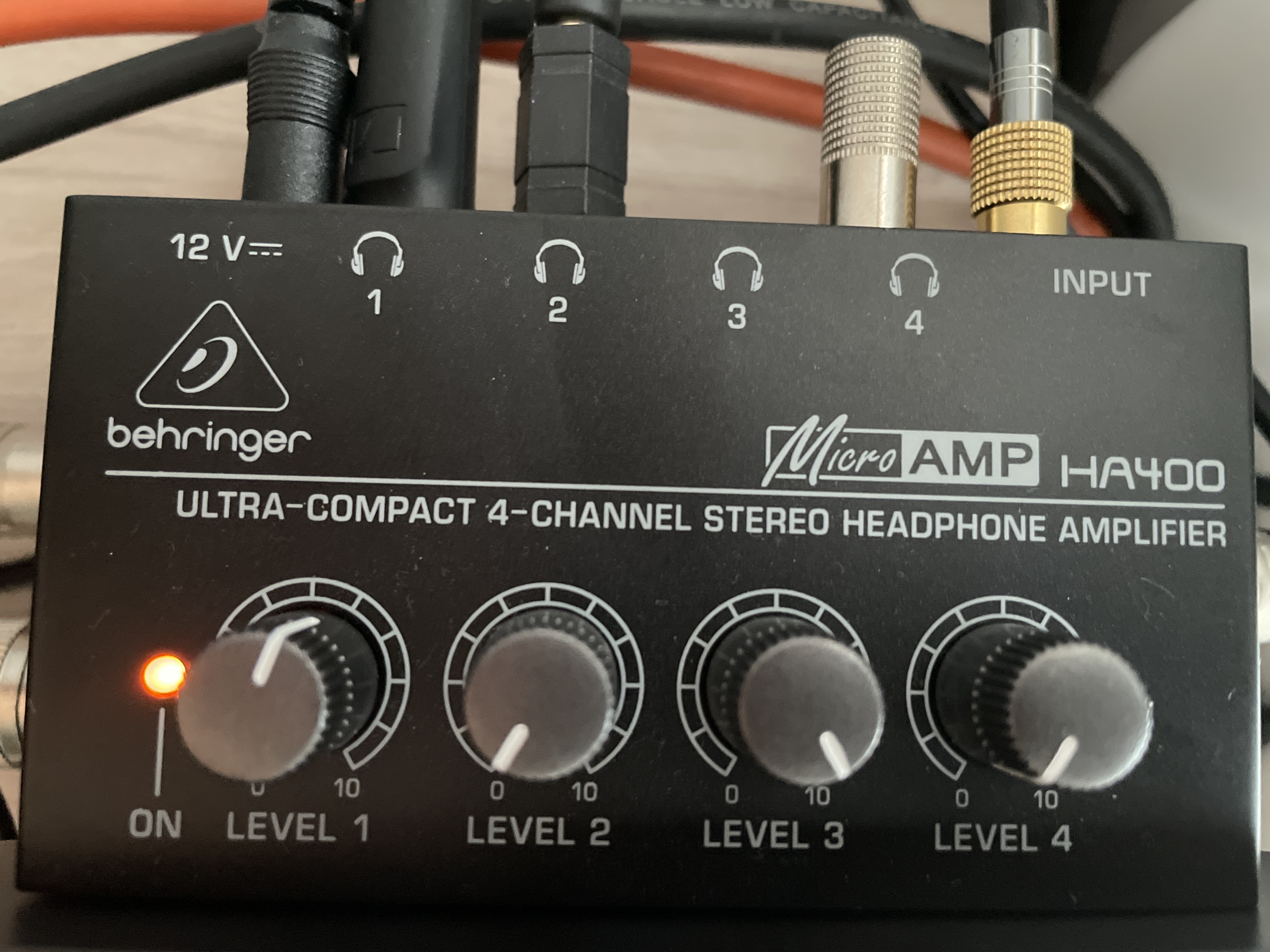 Behringer ha400 Behringer ha400