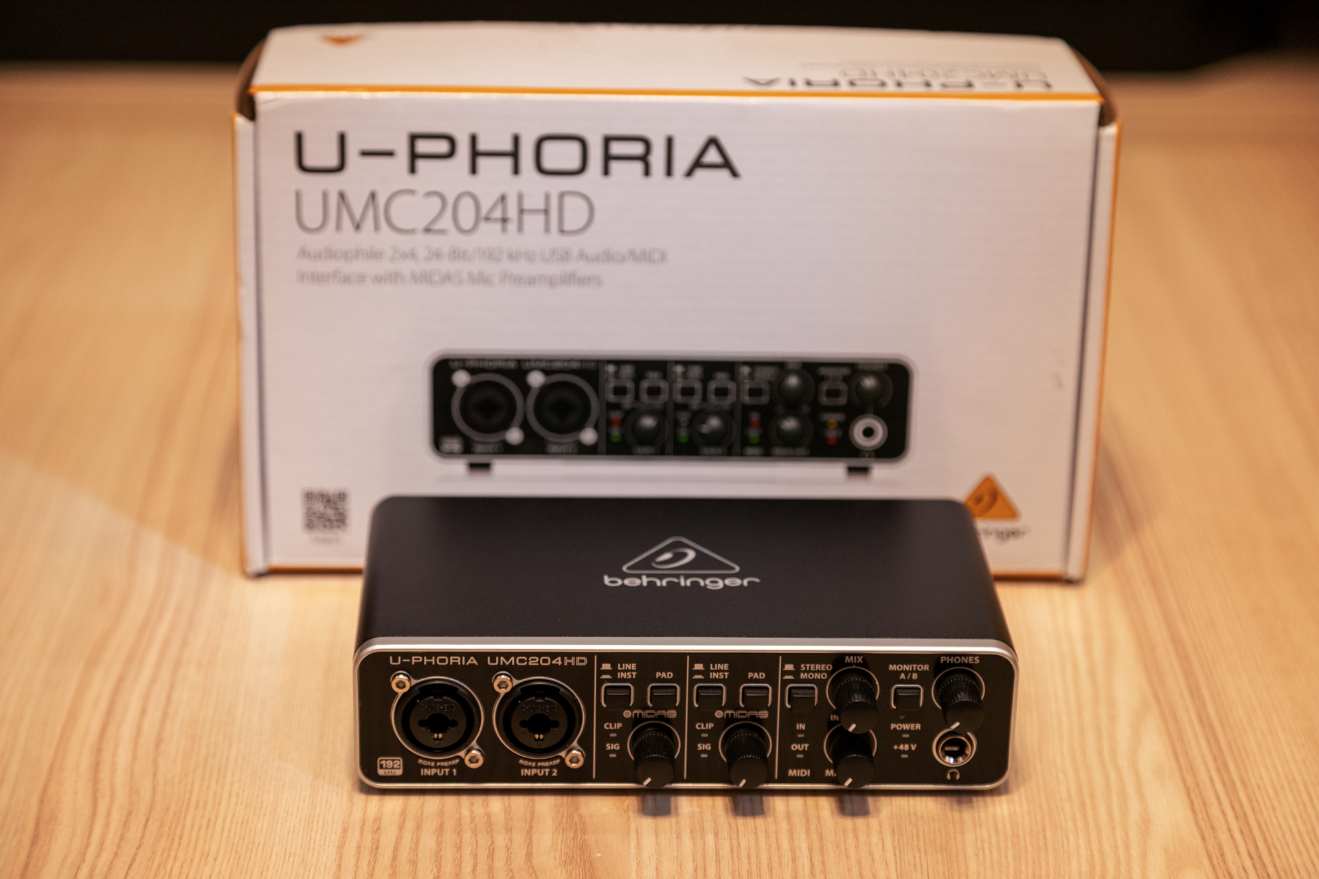 Внешняя звуковая карта behringer umc204hd
