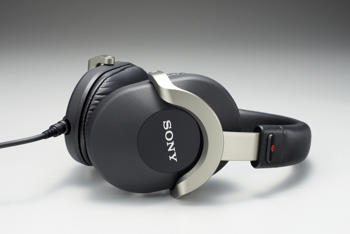 Купить Студийные наушники Sony MDR-Z1000 в Химках, цена: 20235 руб