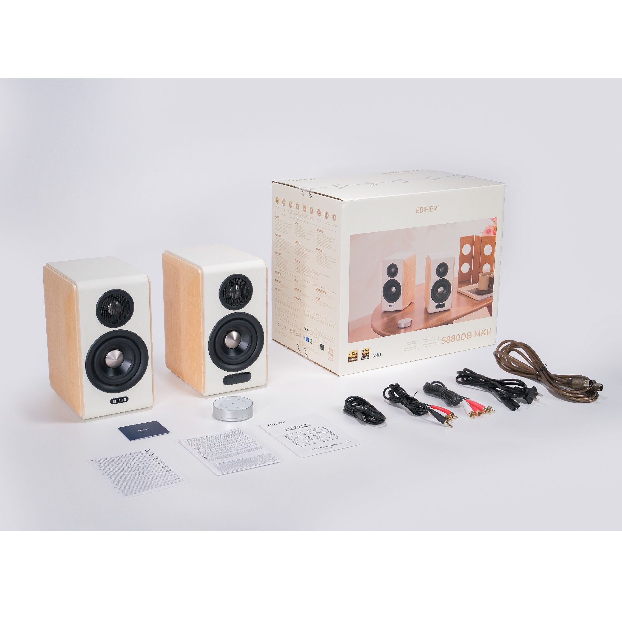 Купить Полочную акустику Edifier S880DB MKII White в Химках