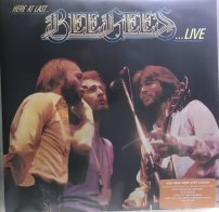 Юниверсал Мьюзик Bee Gees — AT LAST… BEE GEES LIVE (2LP)