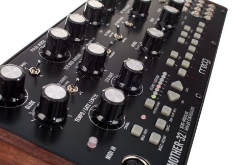 むーぐ32 せんよう Купить Драм машину, грув бокс, семплер Moog Mother-32 в Москве