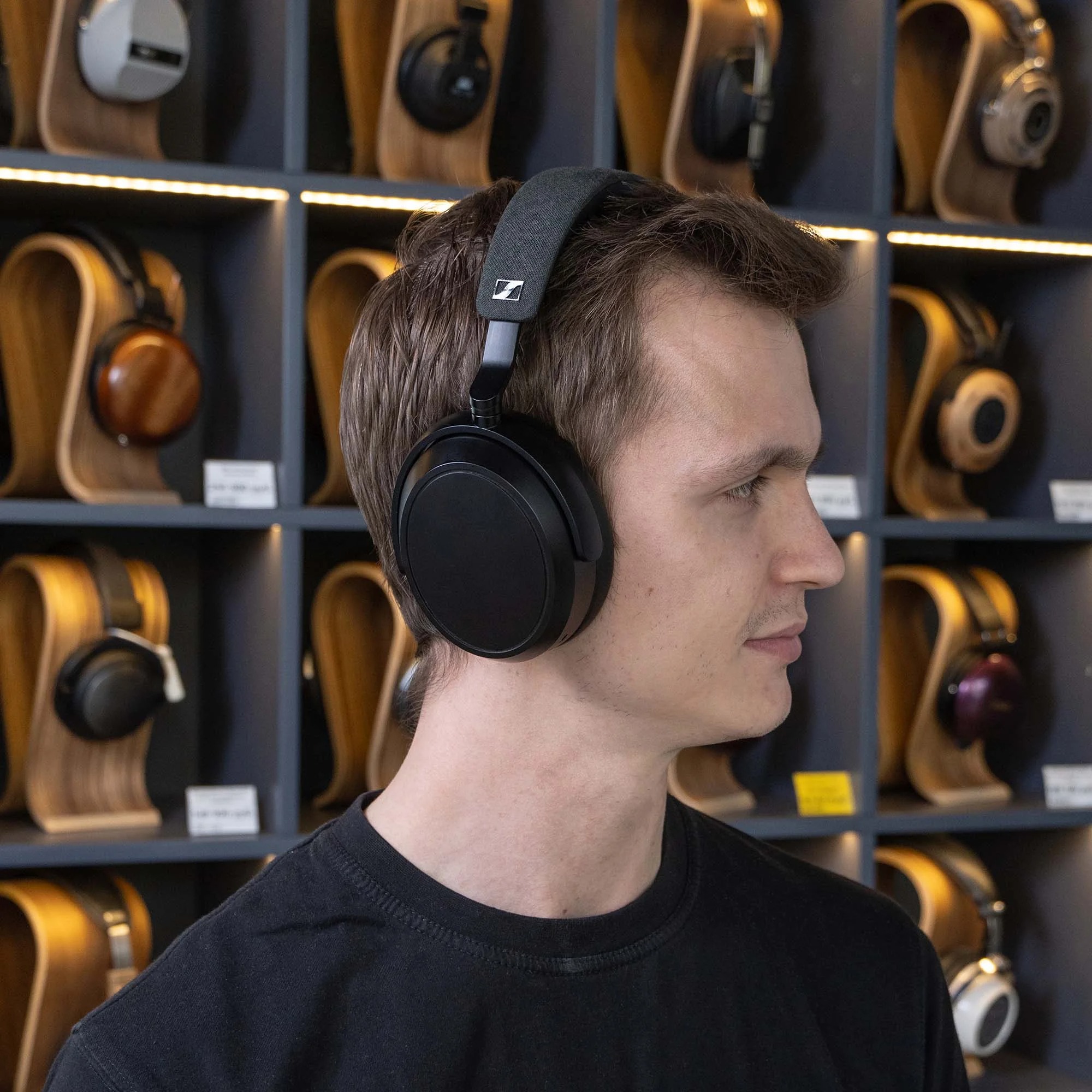 Беспроводные наушники Sennheiser MOMENTUM 4 black, цвет черный - фото 4